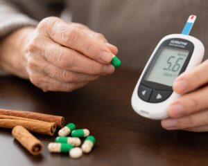 Sự kết hợp giữa Berberine và Quế: Một liệu pháp phụ trợ hứa hẹn để cải thiện kiểm soát đường huyết và cholesterol LDL ở bệnh nhân tiểu đường tuýp 2